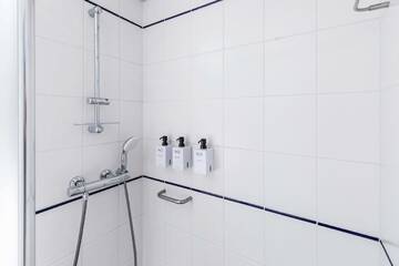 Фото номера Улучшенный номер с кроватью размера «queen-size» Отель Scandic Espoo г. Эспоо 9