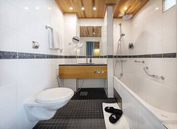 Фото номера Двухместный люкс с 1 кроватью Отель GLO Hotel Sello г. Эспоо 5